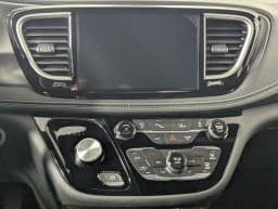 Chrysler Pacifica Select FWD 2026 — side view
