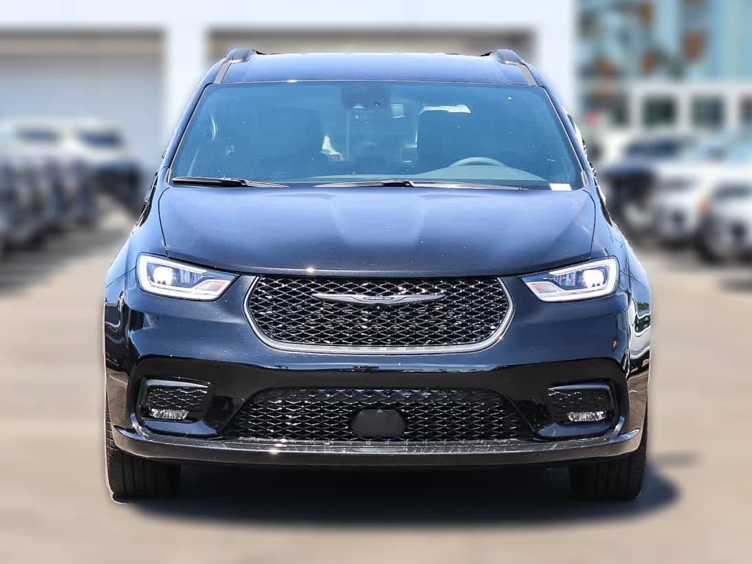 Chrysler Pacifica Select FWD 2026 — side view