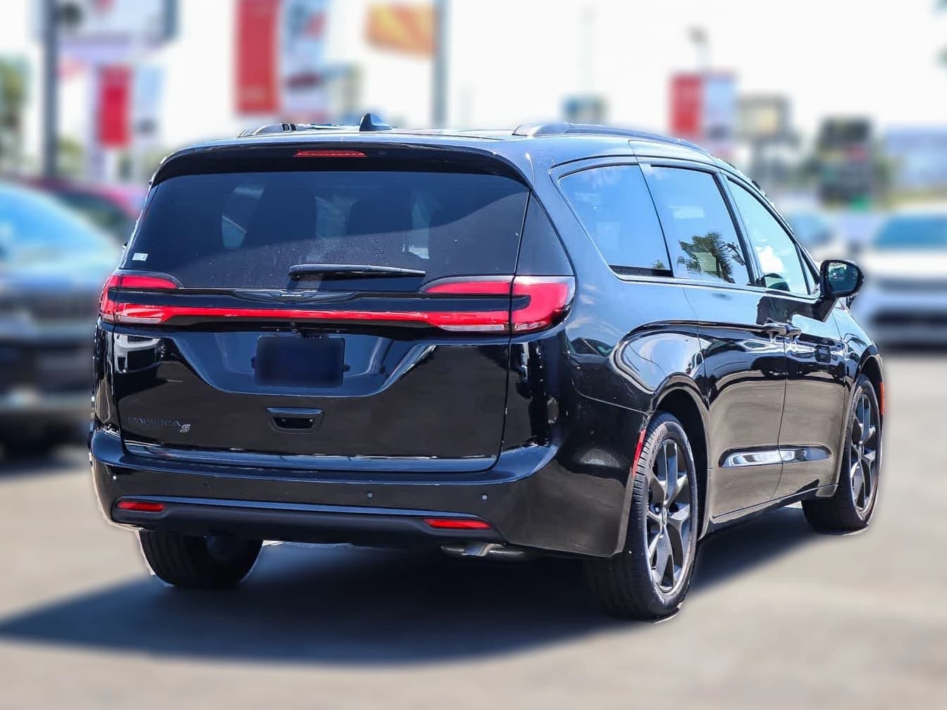 Chrysler Pacifica Select FWD 2026 — side view