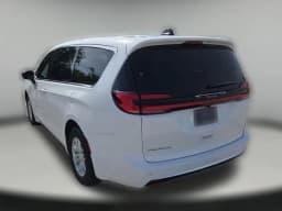 Chrysler Pacifica Select FWD 2027 — side view