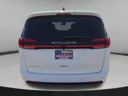 Chrysler Pacifica Select FWD 2027 — side view