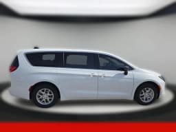 Chrysler Pacifica Select FWD 2027 — side view