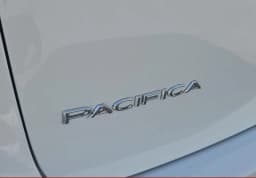 Chrysler Pacifica Select FWD 2027 — side view