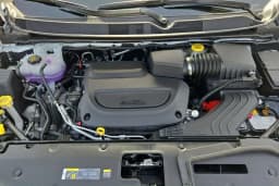 Chrysler Pacifica Select FWD 2027 — side view