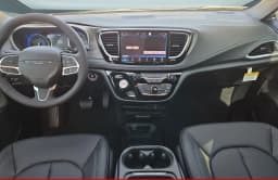 Chrysler Pacifica Select FWD 2027 — side view