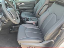 Chrysler Pacifica Select FWD 2027 — side view