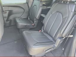 Chrysler Pacifica Select FWD 2027 — side view