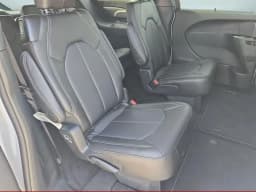 Chrysler Pacifica Select FWD 2027 — side view