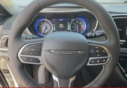 Chrysler Pacifica Select FWD 2027 — side view