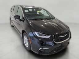 Chrysler Pacifica Select FWD 2026 — side view
