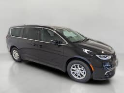 Chrysler Pacifica Select FWD 2026 — side view