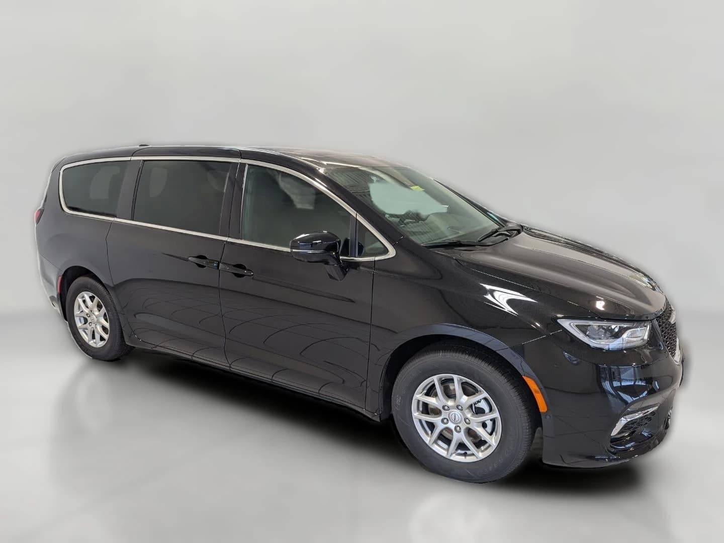 Chrysler Pacifica Select FWD 2026 — side view