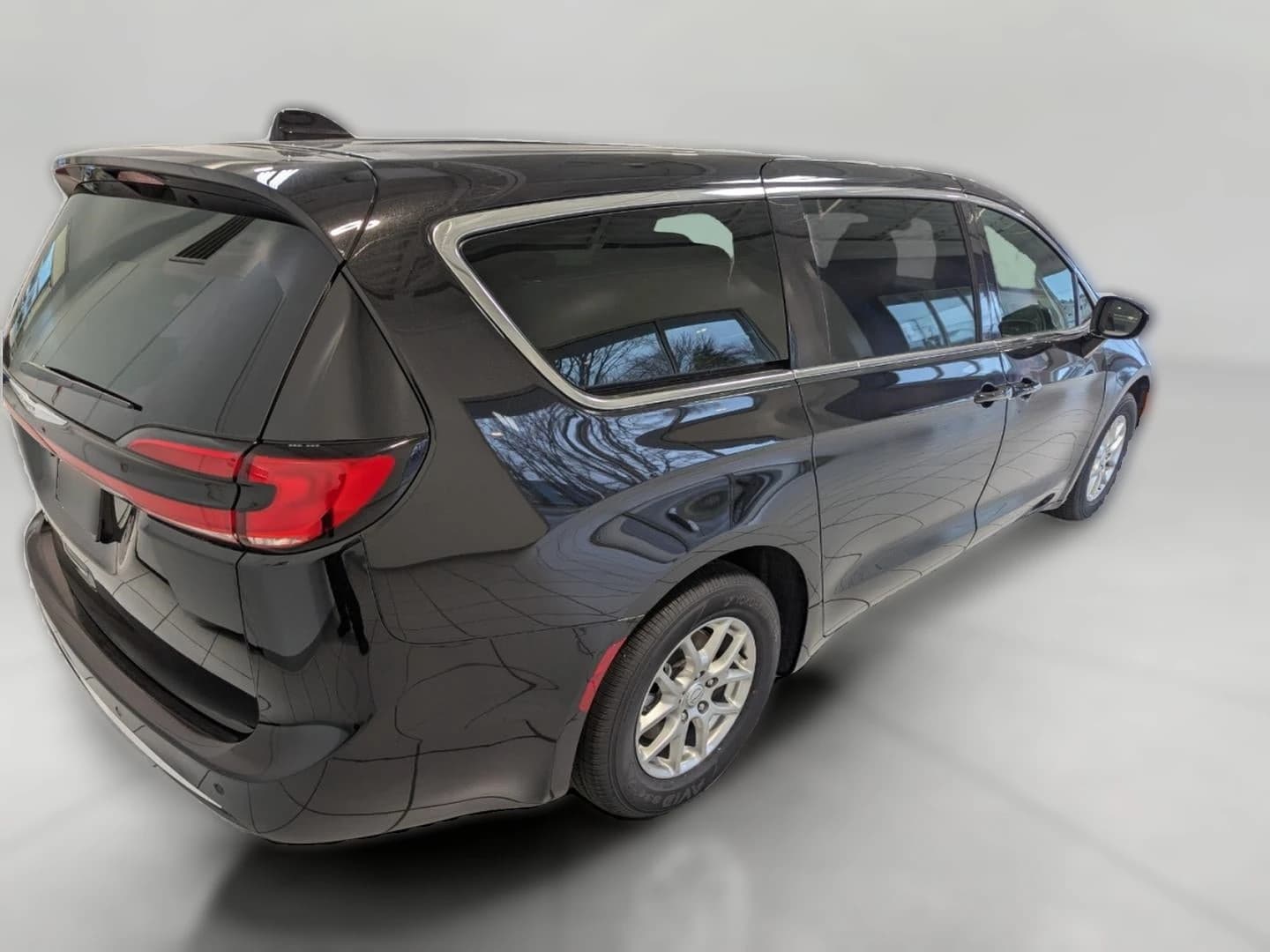 Chrysler Pacifica Select FWD 2026 — side view
