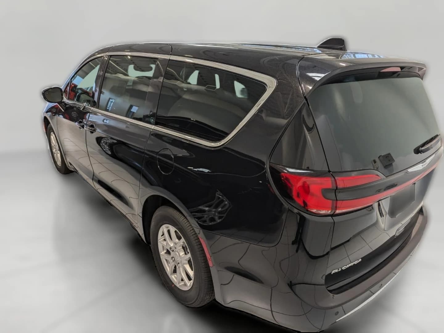 Chrysler Pacifica Select FWD 2026 — side view