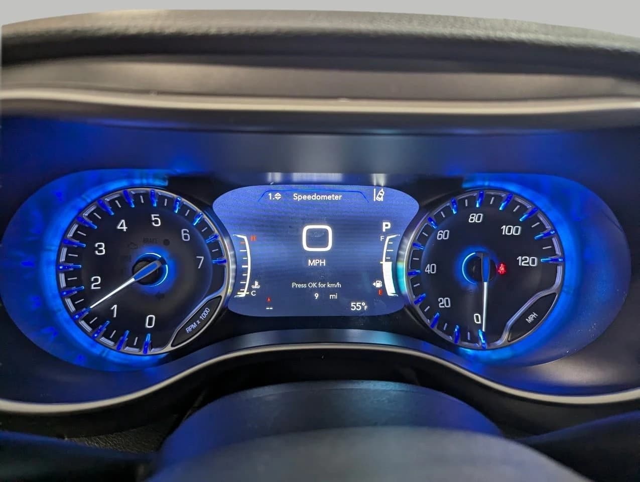 Chrysler Pacifica Select FWD 2026 — side view
