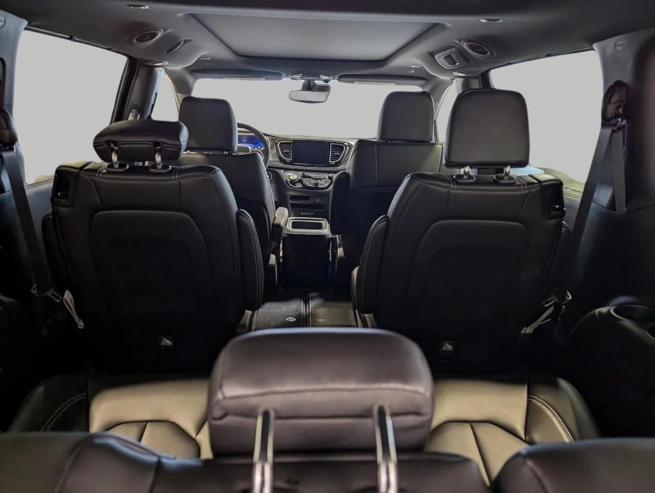 Chrysler Pacifica Select FWD 2026 — side view
