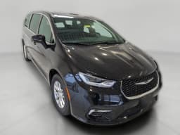 Chrysler Pacifica Select FWD 2026 — side view