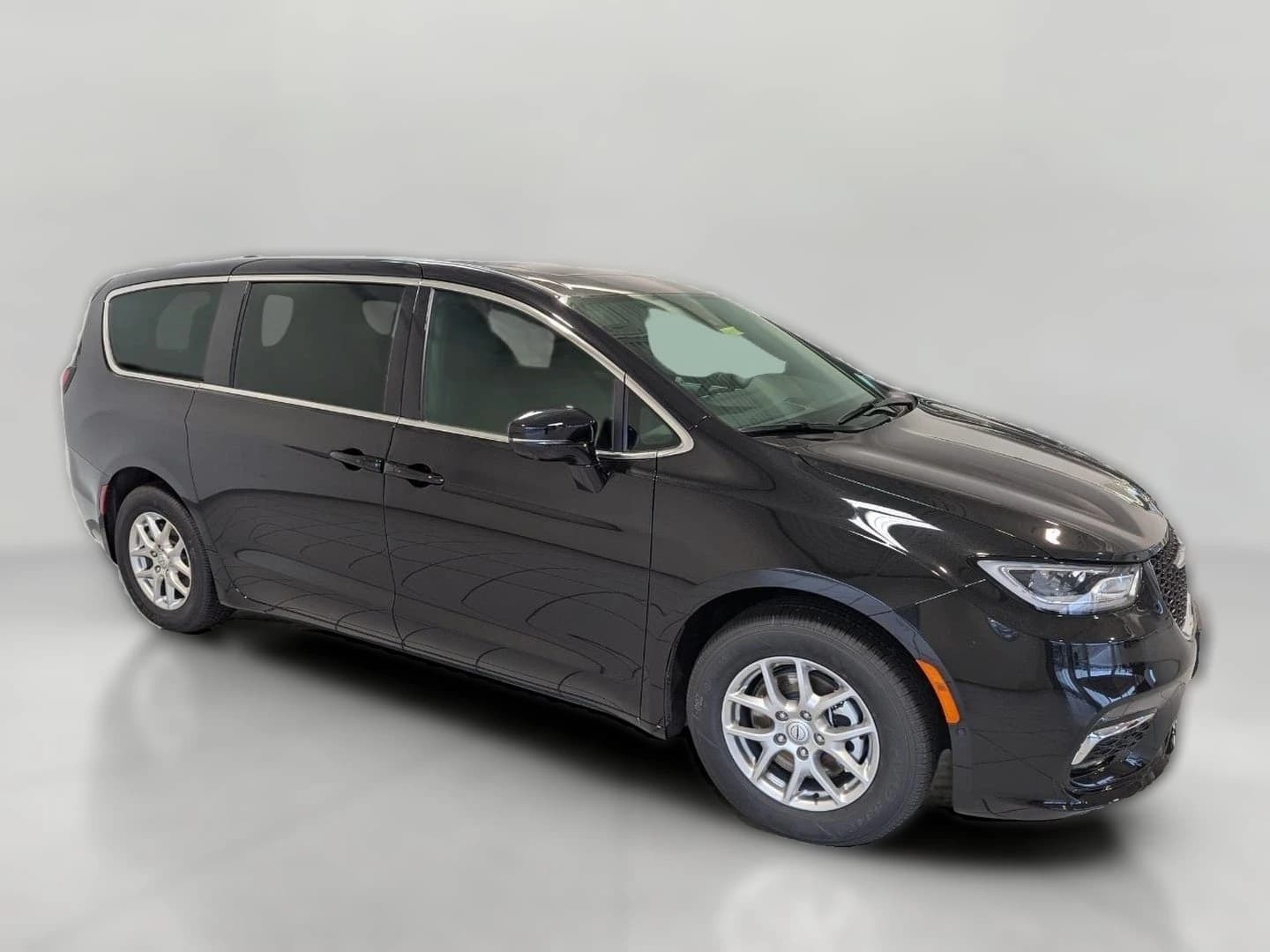 Chrysler Pacifica Select FWD 2026 — side view