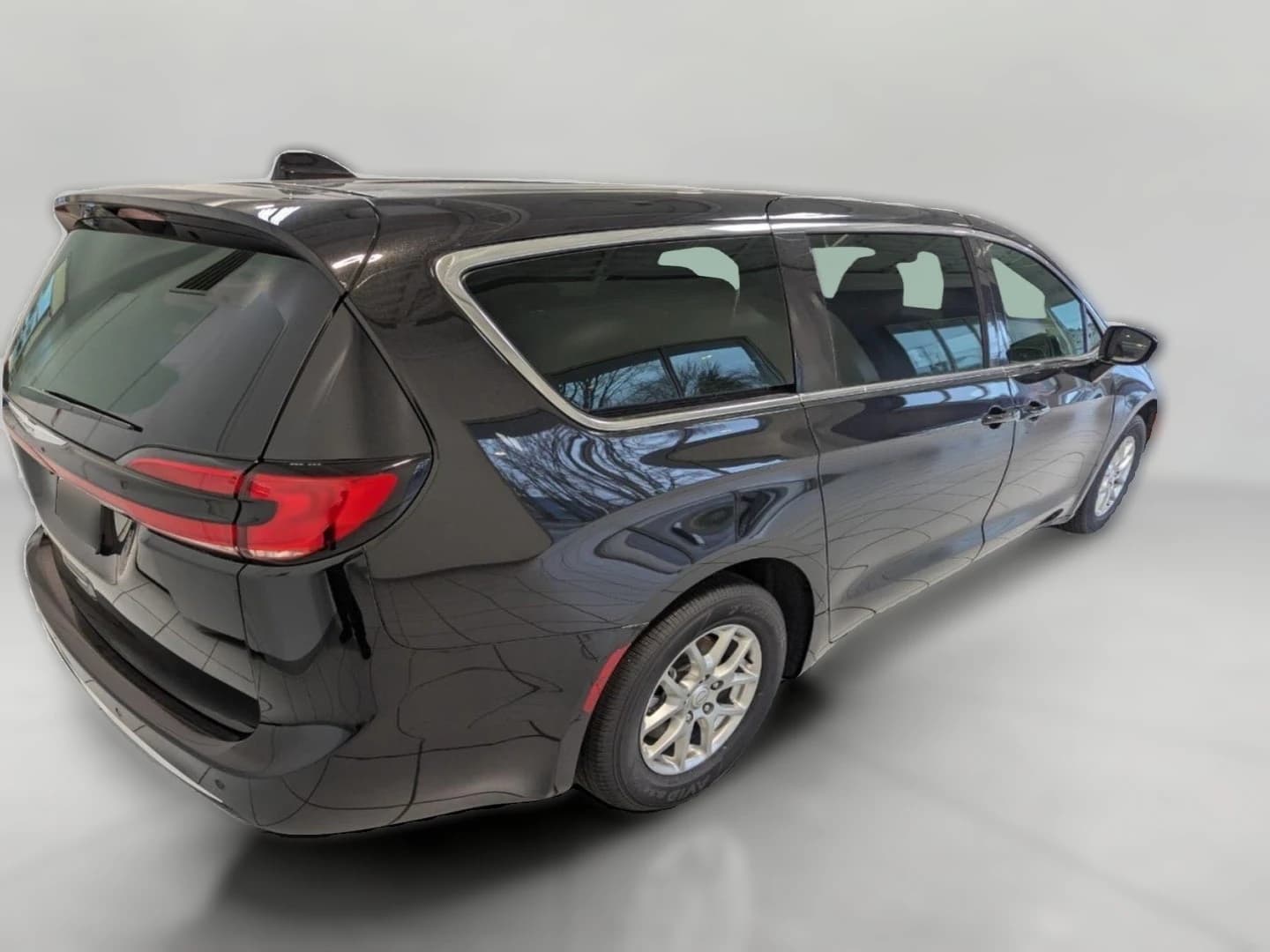 Chrysler Pacifica Select FWD 2026 — side view