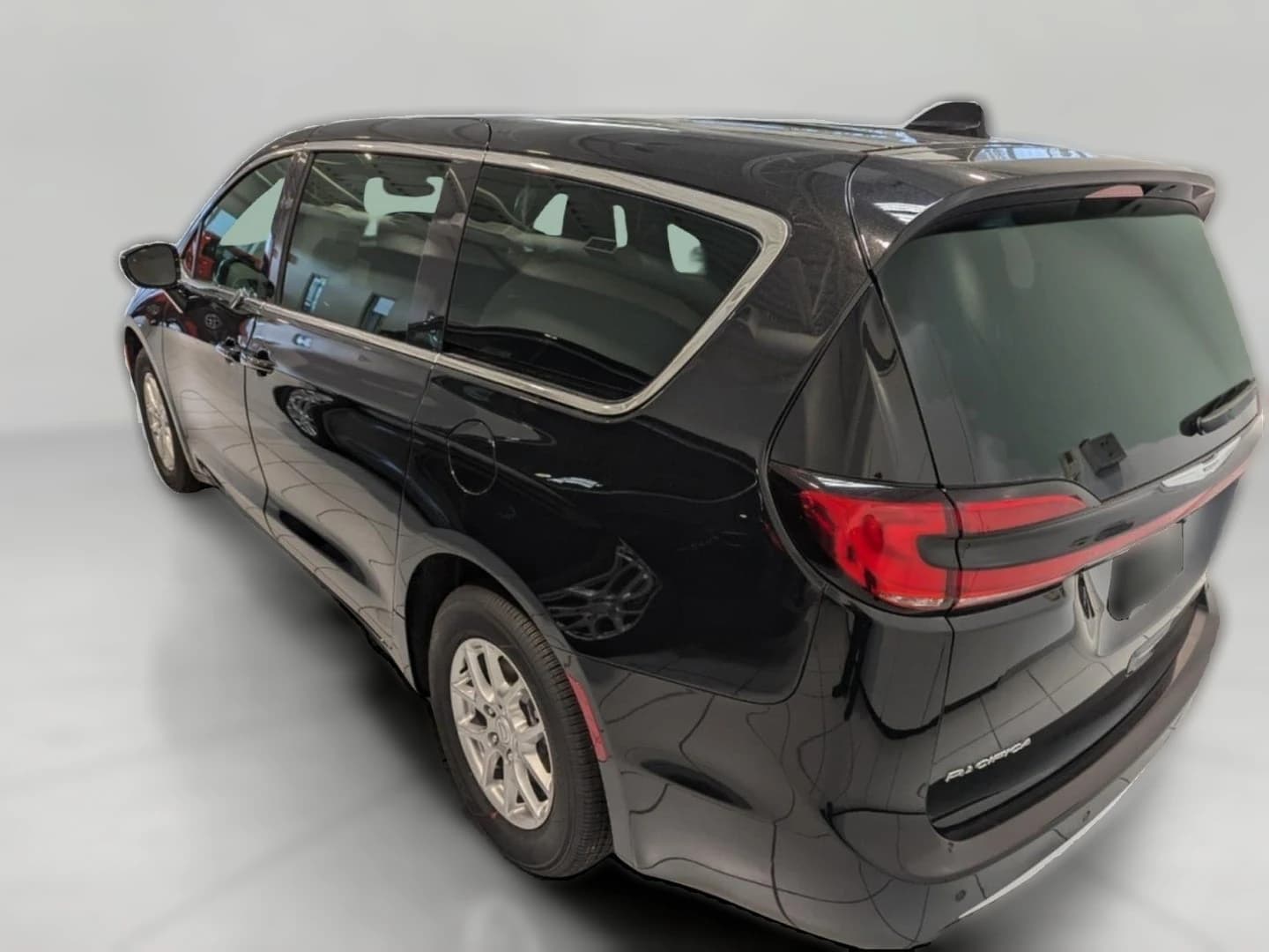 Chrysler Pacifica Select FWD 2026 — side view