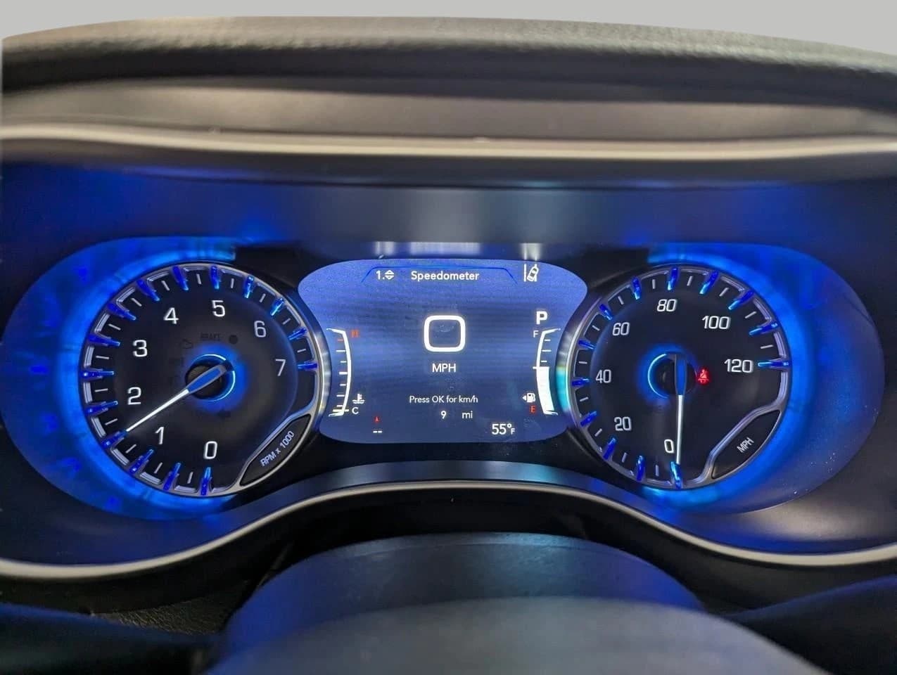 Chrysler Pacifica Select FWD 2026 — side view