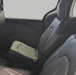 Chrysler Pacifica Select FWD 2026 — side view
