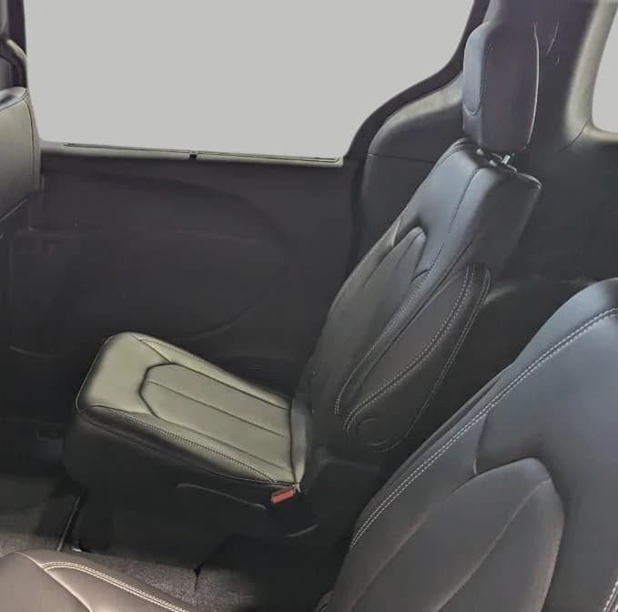Chrysler Pacifica Select FWD 2026 — side view