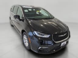 Chrysler Pacifica Select FWD 2026 — side view