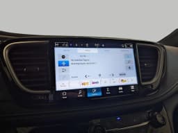 Chrysler Pacifica Select FWD 2026 — side view