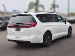 Chrysler Pacifica Select FWD 2026 — side view