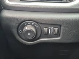 Chrysler Pacifica Select FWD 2026 — side view