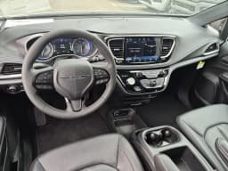 Chrysler Pacifica Select FWD 2026 — side view