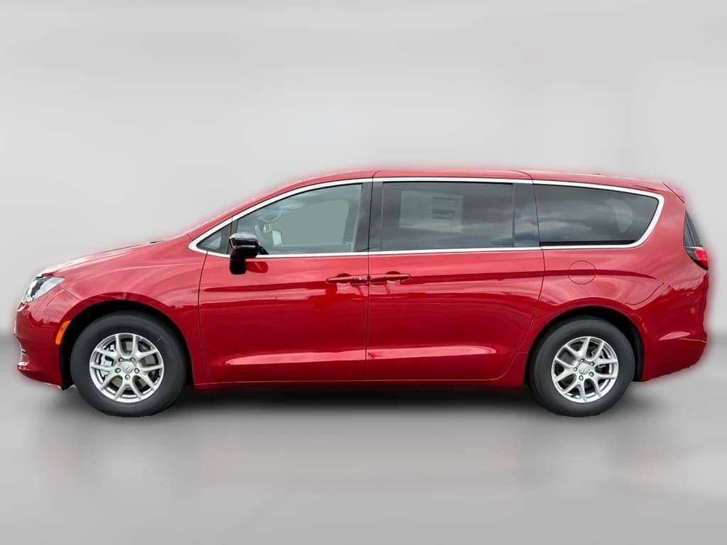 Chrysler Voyager LX FWD 2026 — side view