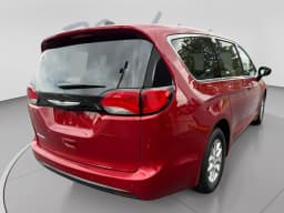 Chrysler Voyager LX FWD 2026 — side view