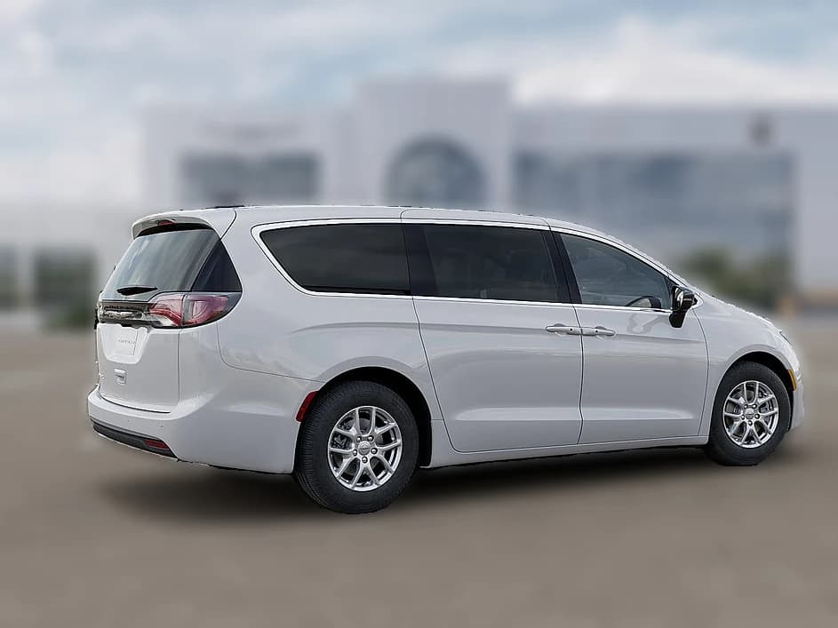 Chrysler Voyager LX FWD 2026 — side view
