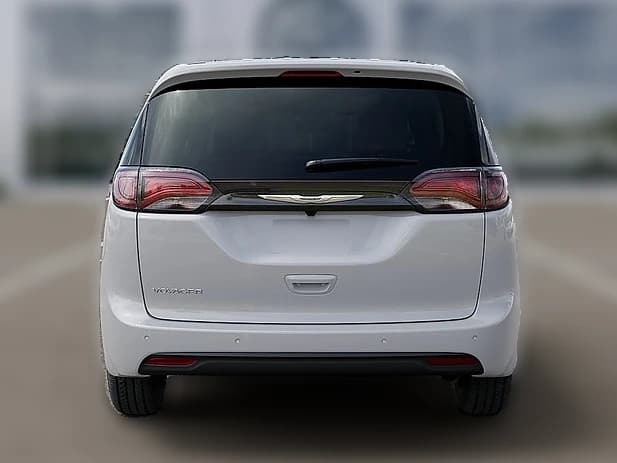 Chrysler Voyager LX FWD 2026 — side view