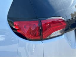 Chrysler Voyager LX FWD 2026 — side view