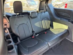 Chrysler Voyager LX FWD 2026 — side view