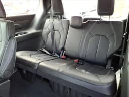Chrysler Voyager LX FWD 2026 — side view