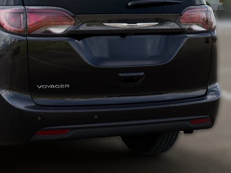 Chrysler Voyager LX FWD 2026 — side view