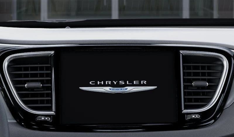 Chrysler Voyager LX FWD 2026 — side view