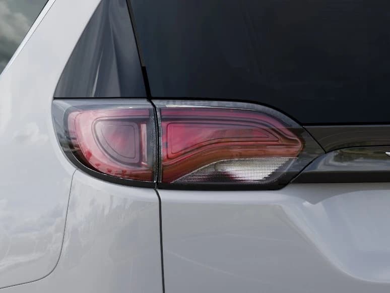 Chrysler Voyager LX FWD 2026 — side view