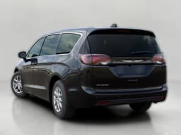 Chrysler Voyager LX FWD 2026 — side view