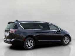 Chrysler Voyager LX FWD 2026 — side view