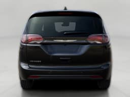 Chrysler Voyager LX FWD 2026 — side view