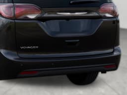Chrysler Voyager LX FWD 2026 — side view