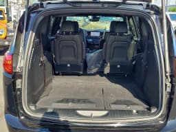 Chrysler Voyager LX FWD 2025 — side view