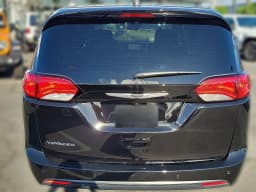 Chrysler Voyager LX FWD 2025 — side view
