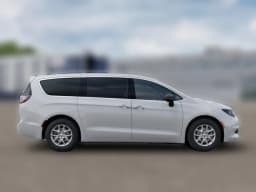 Chrysler Voyager LX FWD 2026 — side view