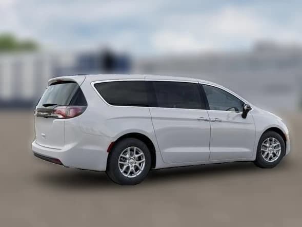 Chrysler Voyager LX FWD 2026 — side view